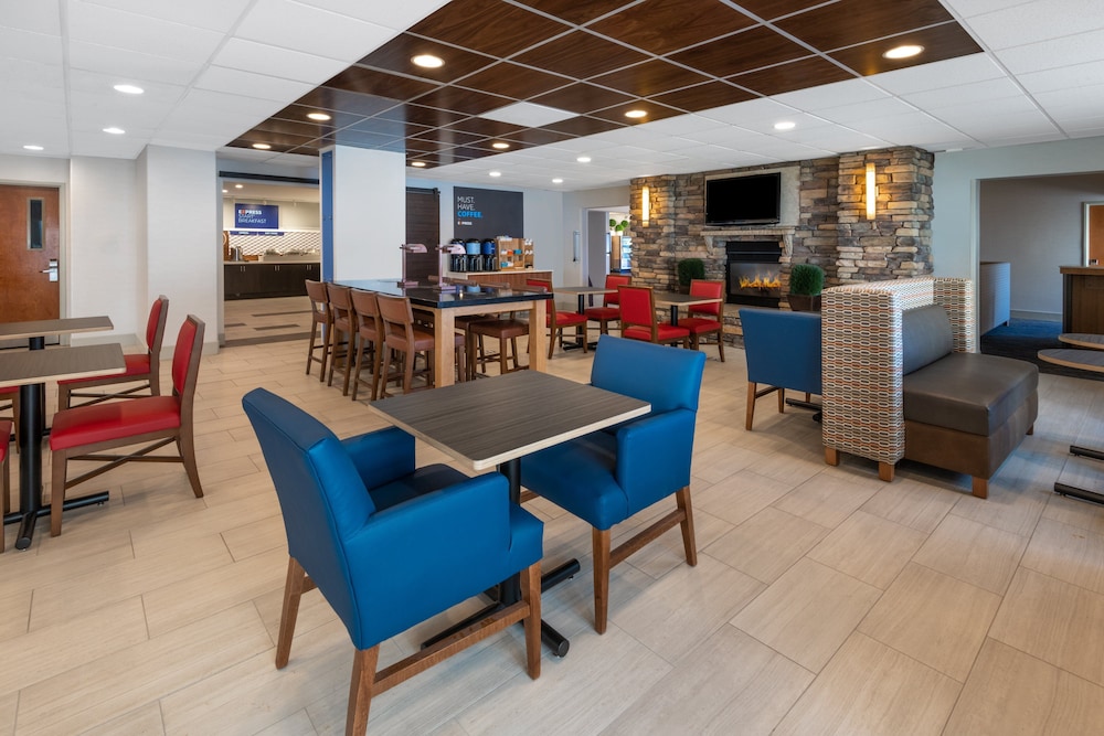 Holiday Inn Express & Suites Wheat Ridge Denver West - photo 47