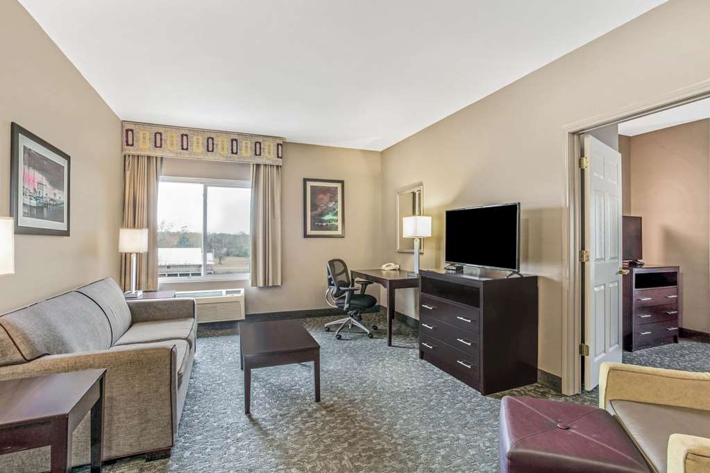 La Quinta Inn & Suites by Wyndham Biloxi - photo 35