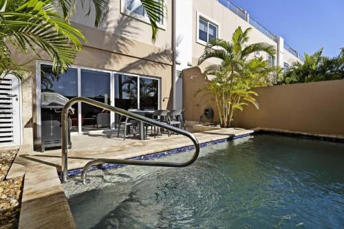 Eagle Beach Private Pool Levent Townhome Lv130th — Unknown City