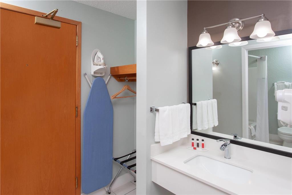 Baymont by Wyndham Grand Haven - photo 18