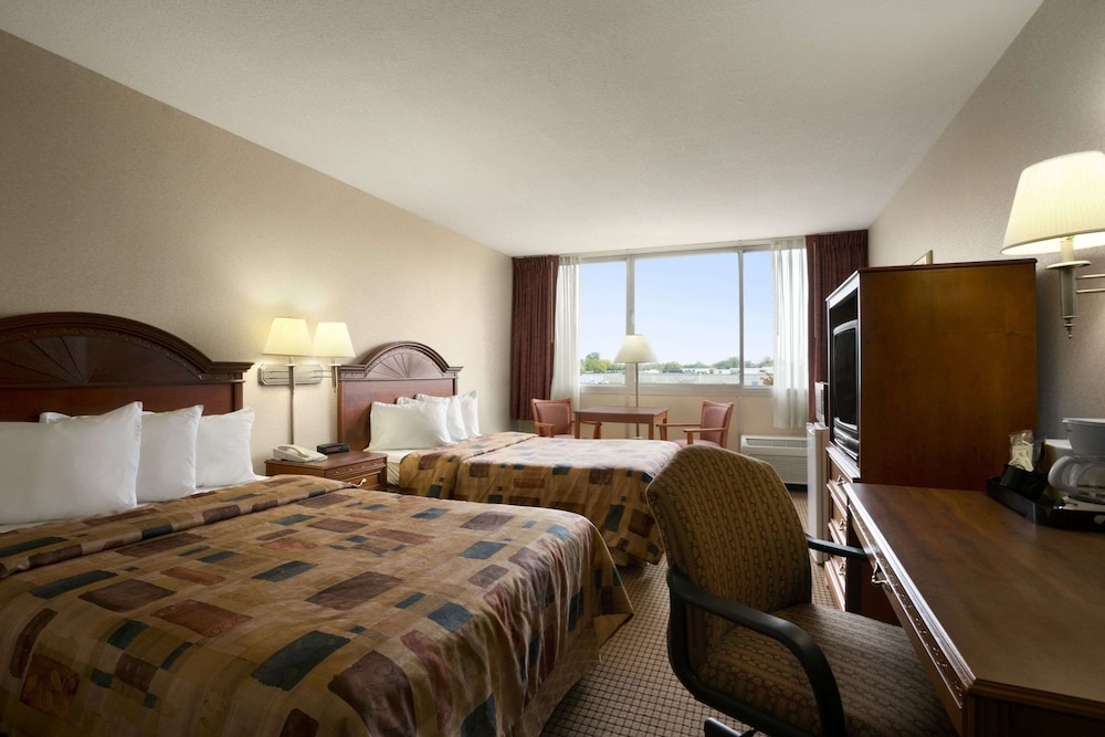Days Inn by Wyndham Sidney OH - photo 8