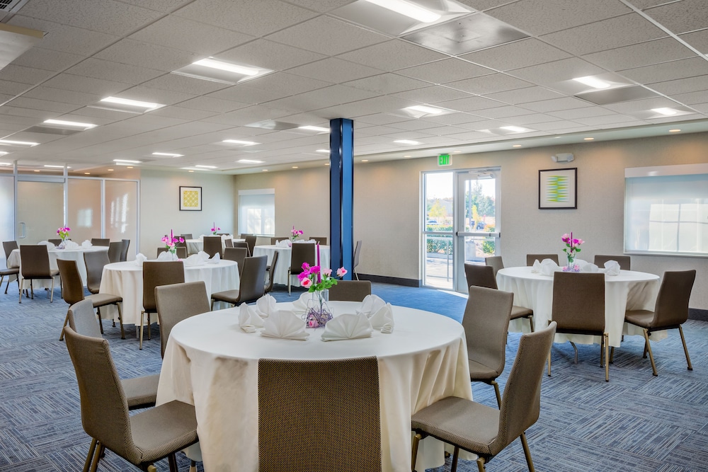 Holiday Inn Express Hotel & Suites Oroville Lake by IHG - photo 34