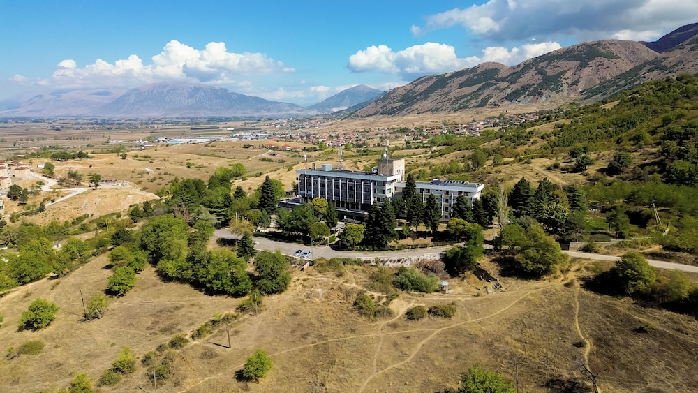 Kristal Hotel — hotel in Korce