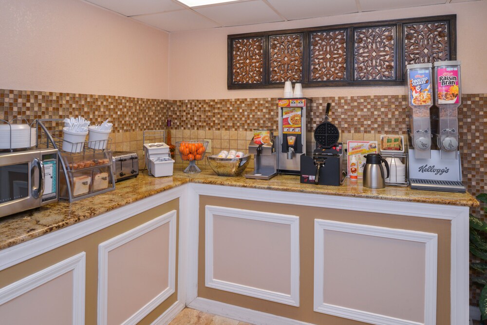 Super 8 by Wyndham Little Rock North Airport - photo 22
