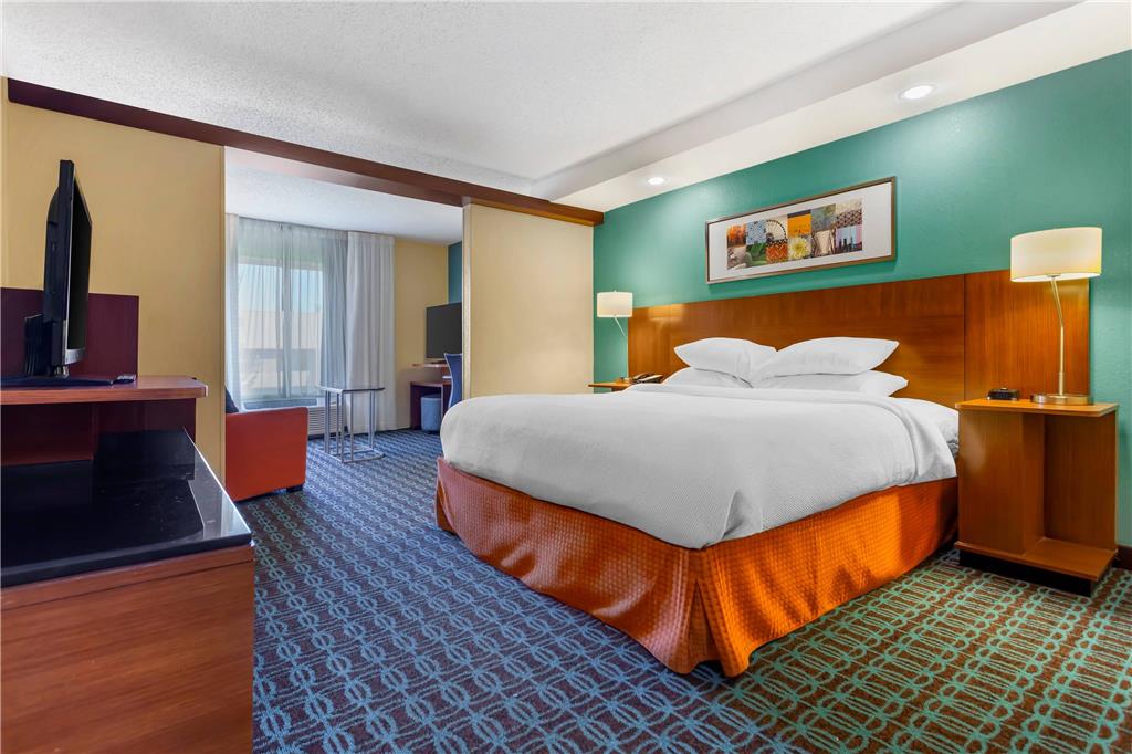 Comfort Inn & Suites Green Bay Stadium Area - photo 18