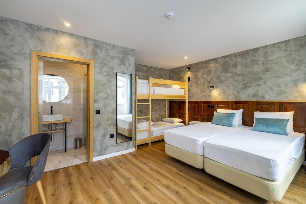Forest Villas Guest House — 4-Star Luxury Hotel in Leiria, Portugal