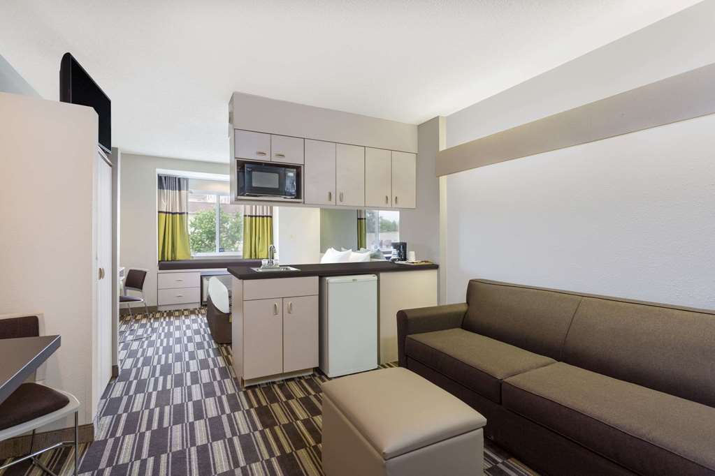 Microtel Inn & Suites by Wyndham Richmond Airport - photo 13