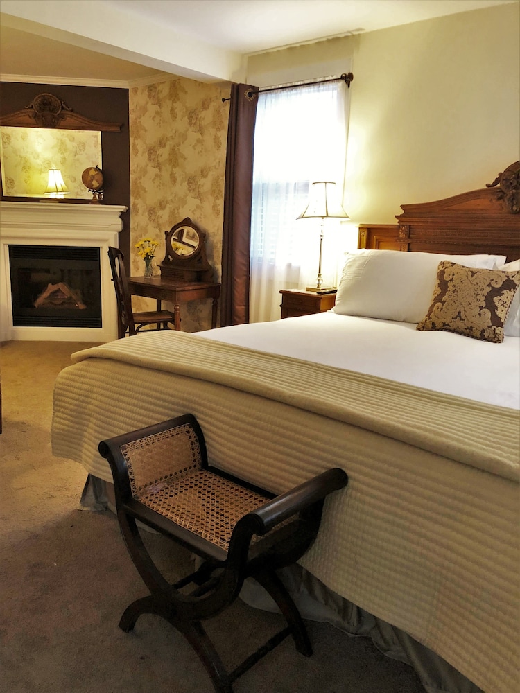 Ivy Manor Inn Village Center - photo 8