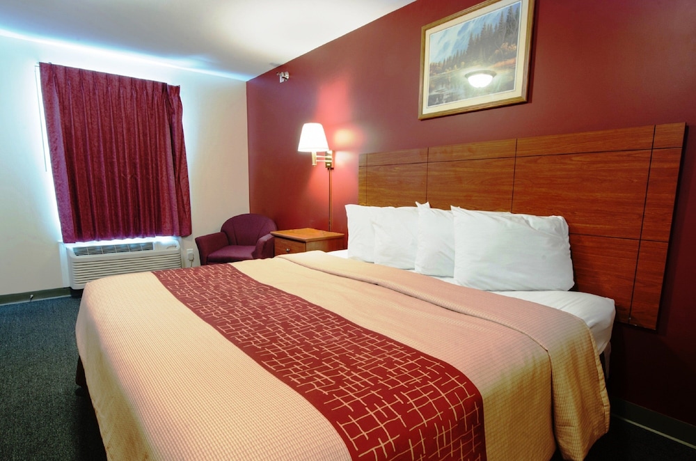 Red Roof Inn & Suites Dickinson - photo 13
