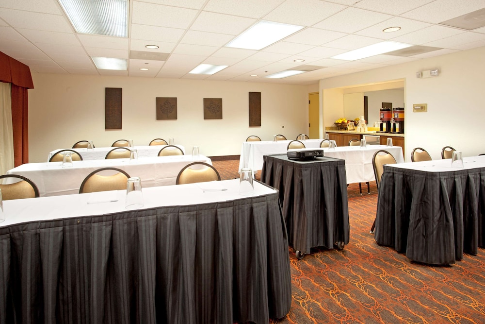 Hampton Inn & Suites El Paso Airport - photo 59