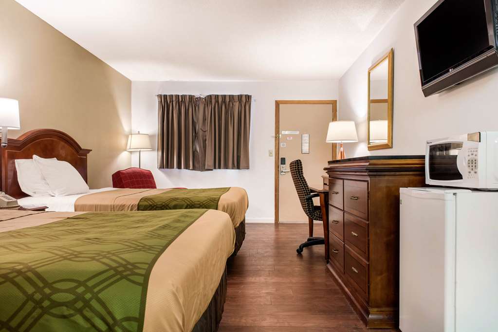 Econo Lodge Holland Toledo - photo 12