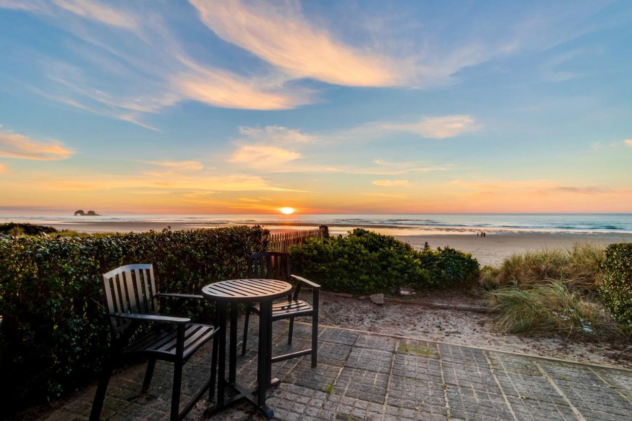 Surf's Edge - carbon neutral hotel in Rockaway Beach