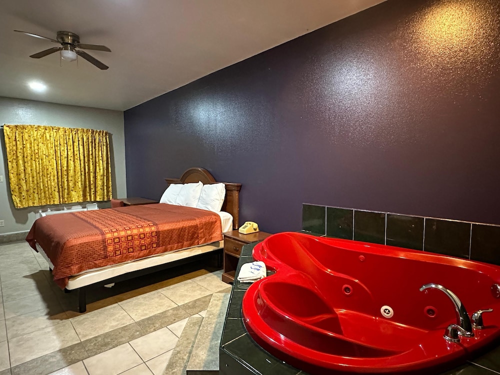 Texas Inn and Suites RGV - photo 11
