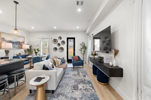 Med Center Retreat Near Downtown Games WiFi Desk in Houston, United States