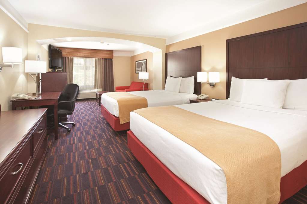 La Quinta Inn & Suites by Wyndham Albuquerque Midtown - photo 44