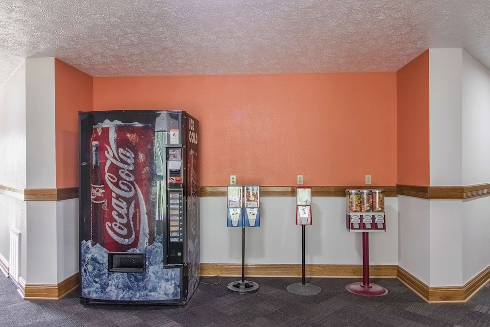 Red Roof Inn Greencastle South Cloverdale - photo 28