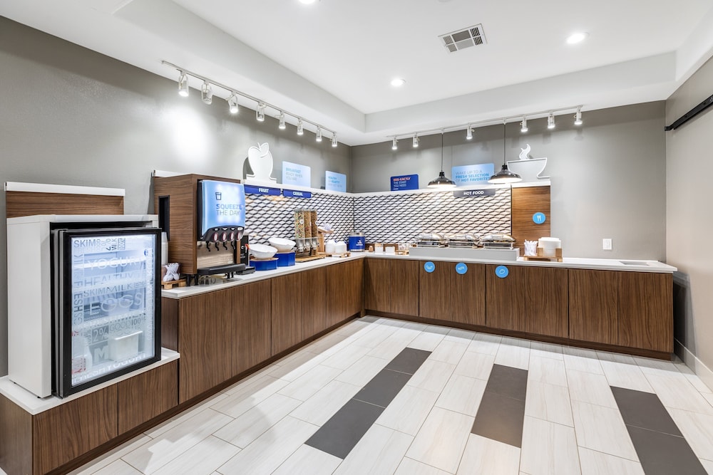 Holiday Inn Express Hotel & Suites Vidor South - photo 43