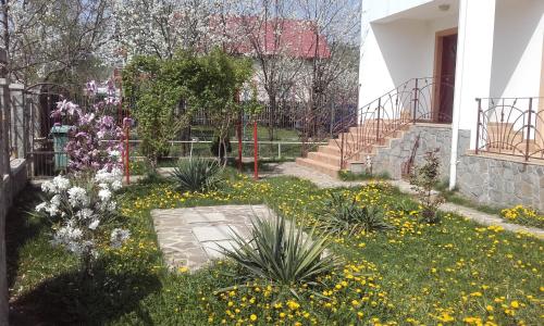 Lycorn - carbon neutral hotel in Cornu De Jos