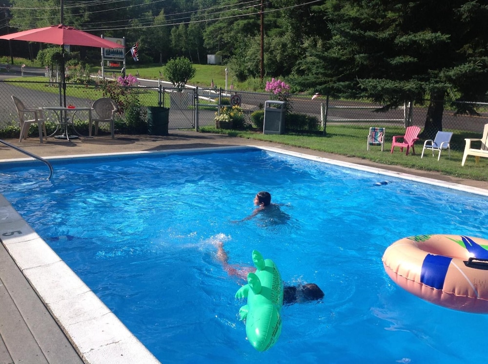 Lake Winnipesaukee Motel - photo 39