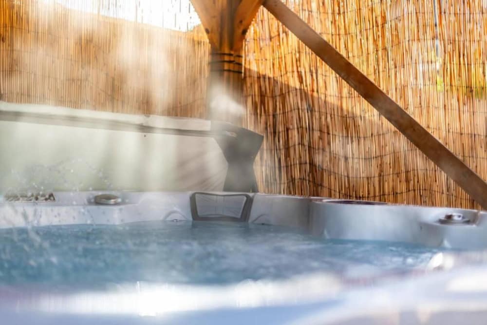 Little Apple Cottage Free Parking Hot tub Fire Town Centre — 4-Star Luxury Hotel in Appleby, United Kingdom