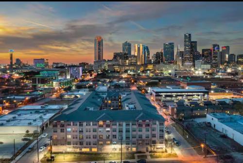 Hollywood House of Luxe — 4-Star Luxury Hotel in Dallas, United States