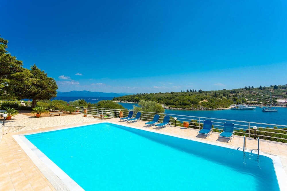 Dolphin House — 4-Star Luxury Hotel in Gaios, Greece