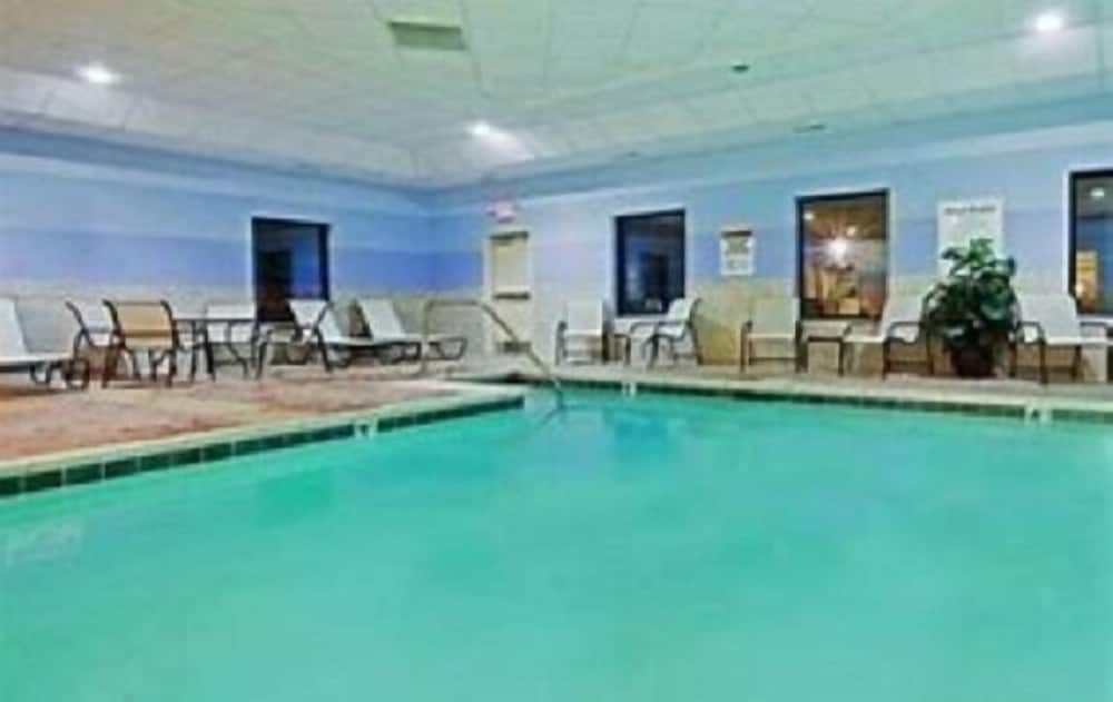 Hampton Inn Westfield - photo 25