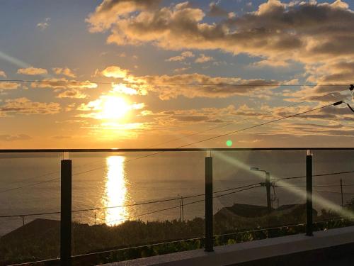 Calheta Ocean View Apartments 1 Air Condition — 4-Star Luxury Hotel in Estreito Da Calheta, Portugal
