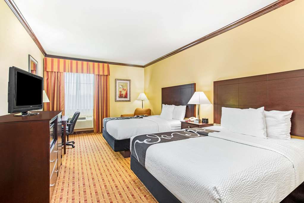 La Quinta Inn & Suites by Wyndham Ennis - photo 12