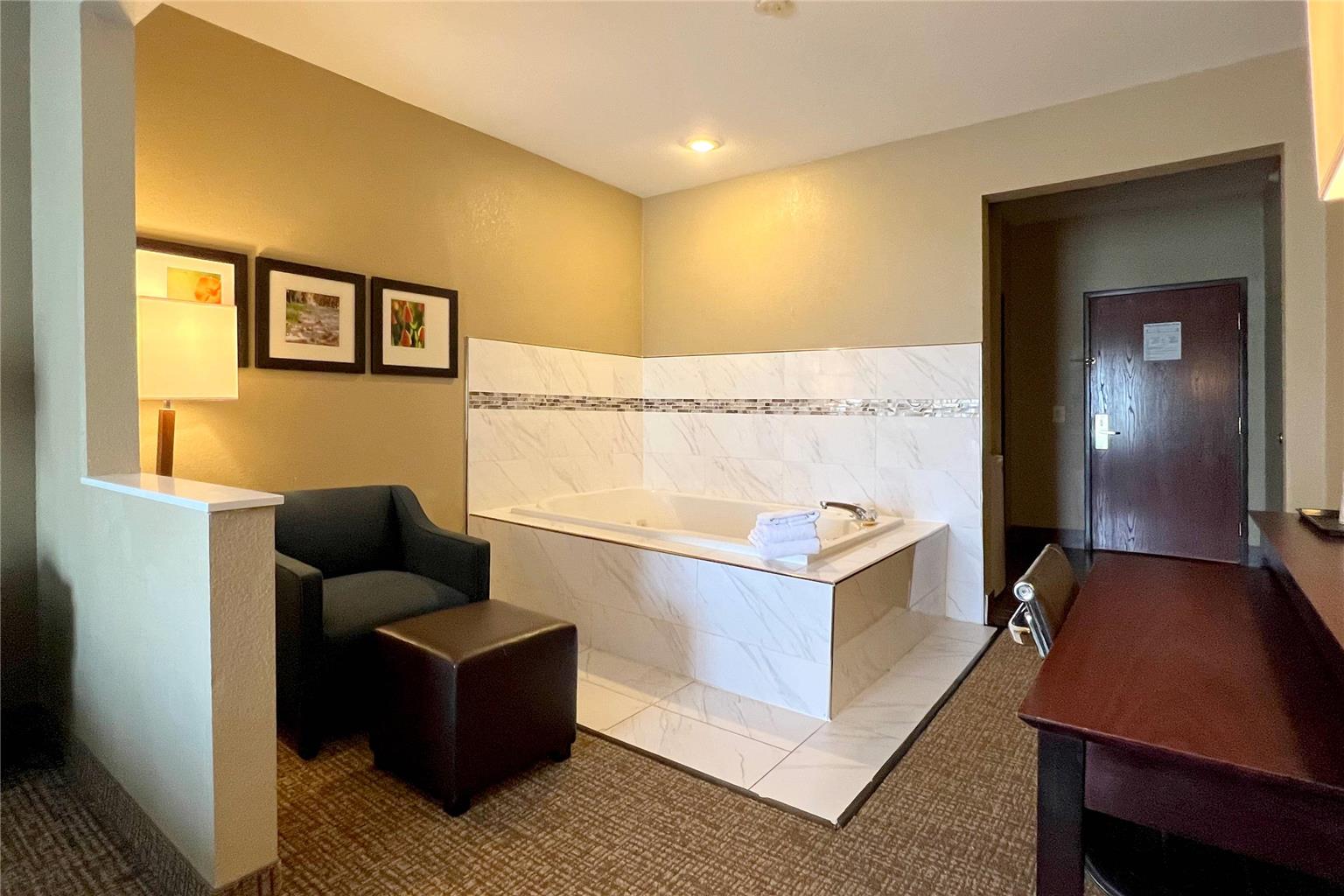 Comfort Suites Fort Wayne North - photo 16