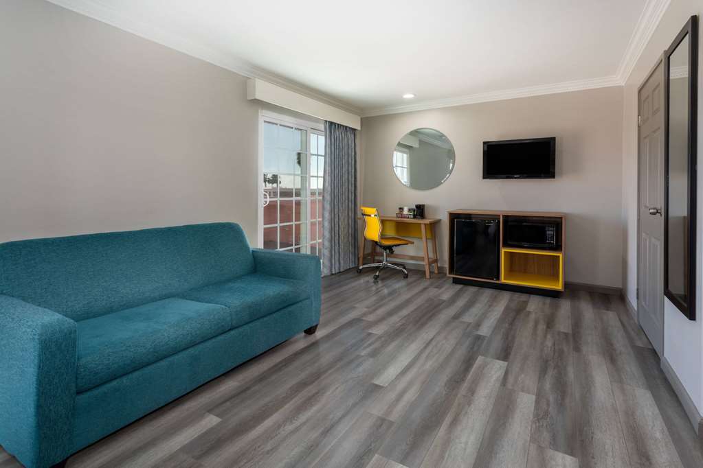 Days Inn by Wyndham Santa Monica - photo 45