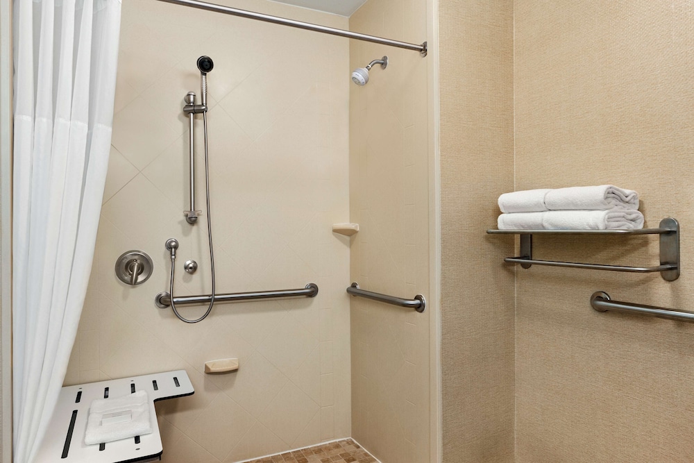 Hampton Inn & Suites Atlanta Airport West Camp Creek Pkwy - photo 22