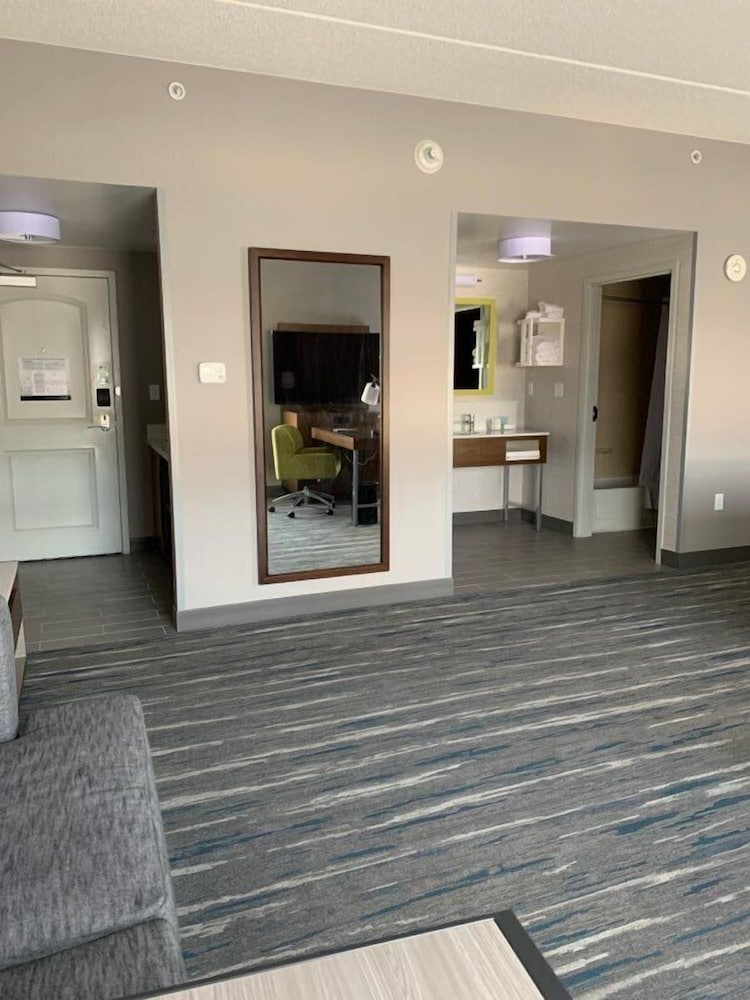 Hampton Inn & Suites Syracuse Dewitt - photo 23