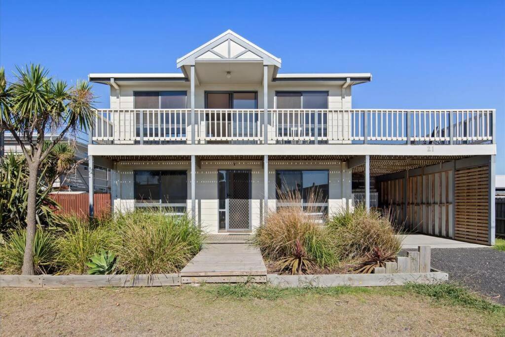 Beach Hideaway - carbon neutral hotel in Phillip Island