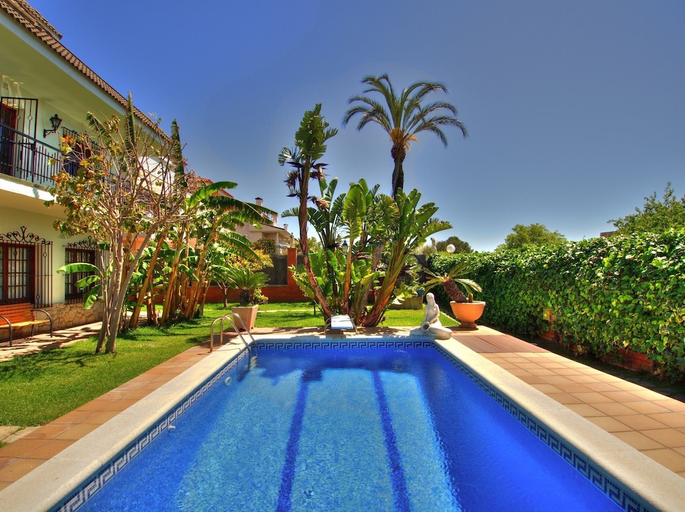 Villa Bigamendi — 4-Star Luxury Hotel in Sitges, Spain