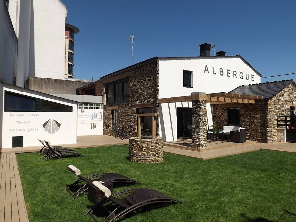 Albergue Oasis — hotel in Sarria