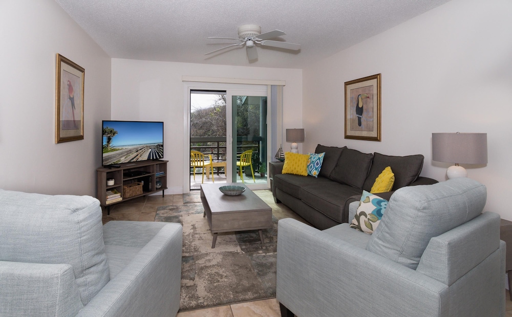 Lovely 2 bedroom 2 bath condo located in Sea Woods. SC217 — 4-Star Luxury Hotel in Edgewater, United States