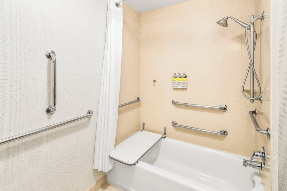 Holiday Inn Express & Suites Wilmington Newark by IHG - photo 36