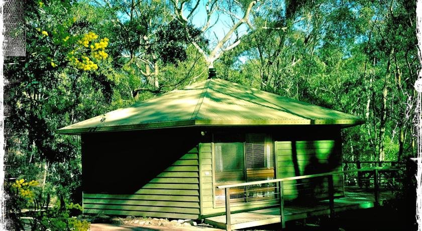 Twin Falls Bush Cottages - carbon neutral hotel in Nowra