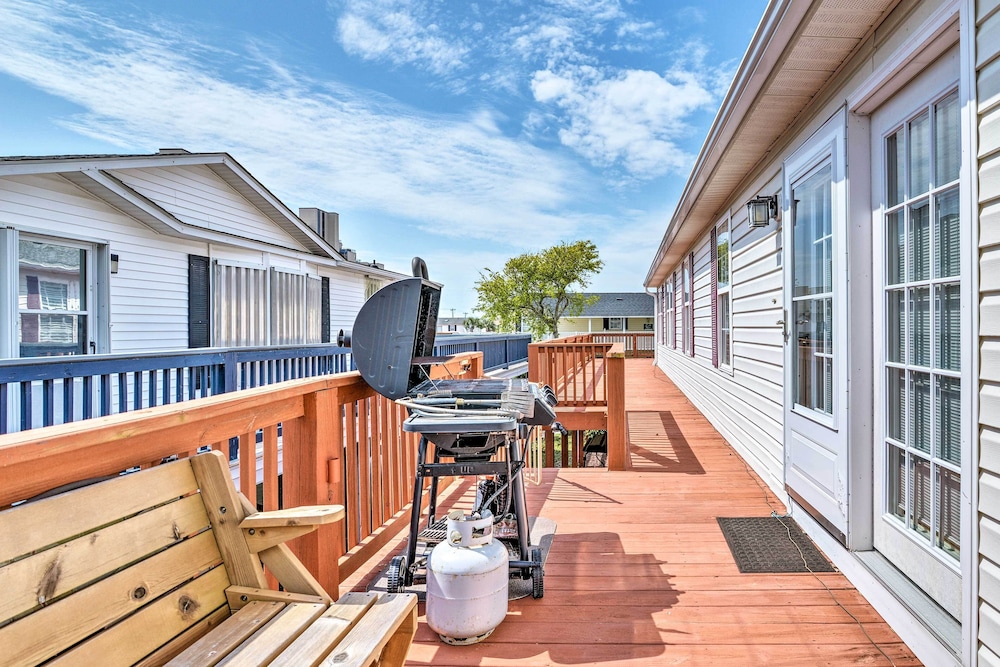 Surfside Beach Home with Resort Perks Walk To Beach - photo 30