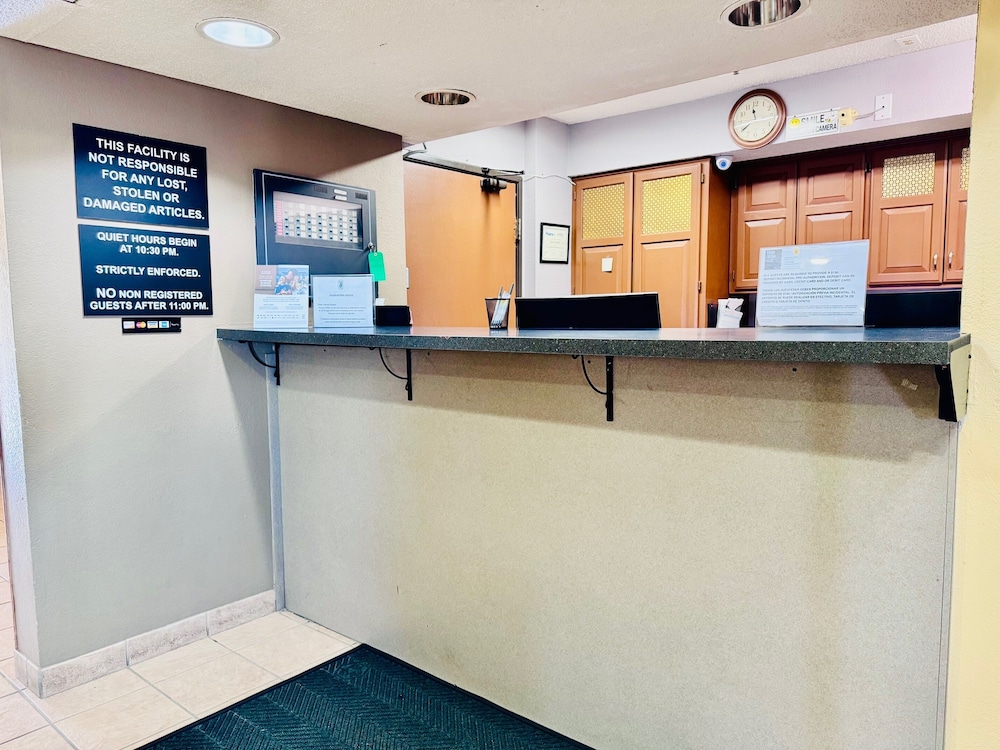 Super 8 by Wyndham Mokena Frankfort I 80 - photo 2