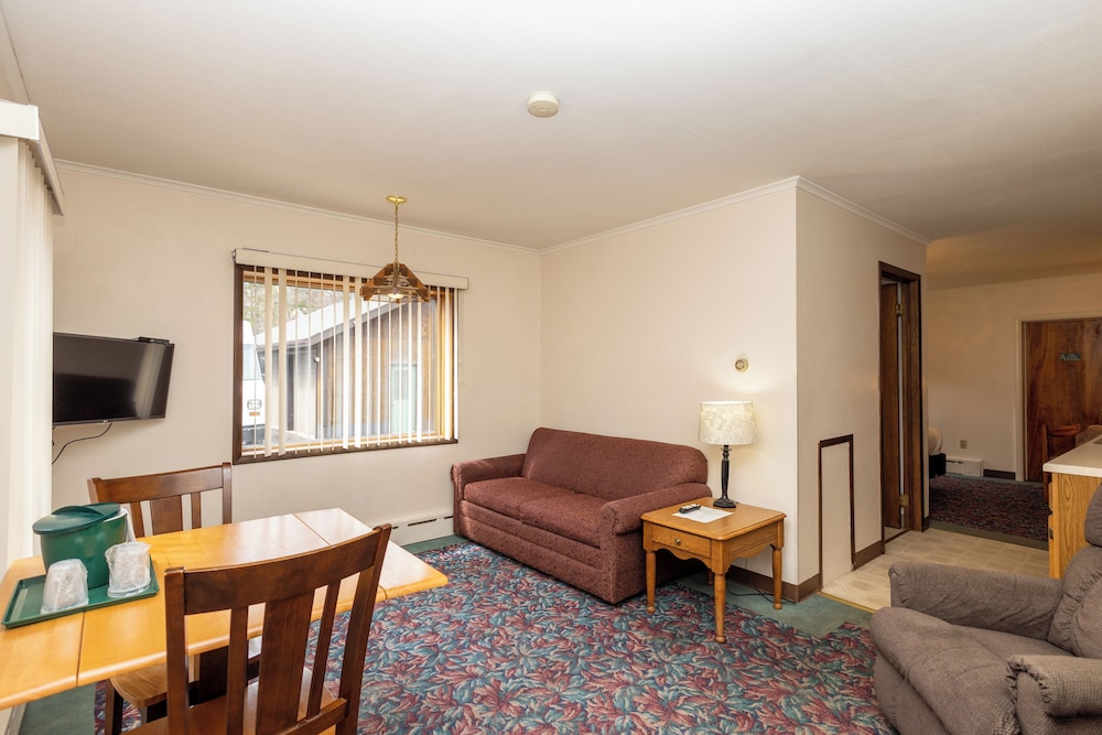 Cedar Motor Inn - photo 17
