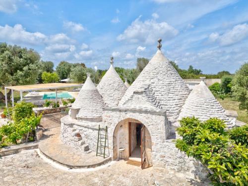 Trulli Manu in Cisternino, Italy