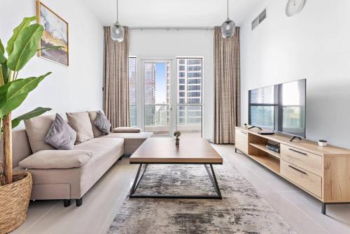 Dubai Marina Modern 1 Bedroom Apartment steps to tram & Marina Walk — 4-Star Luxury Hotel in Dubai, United Arab Emirates