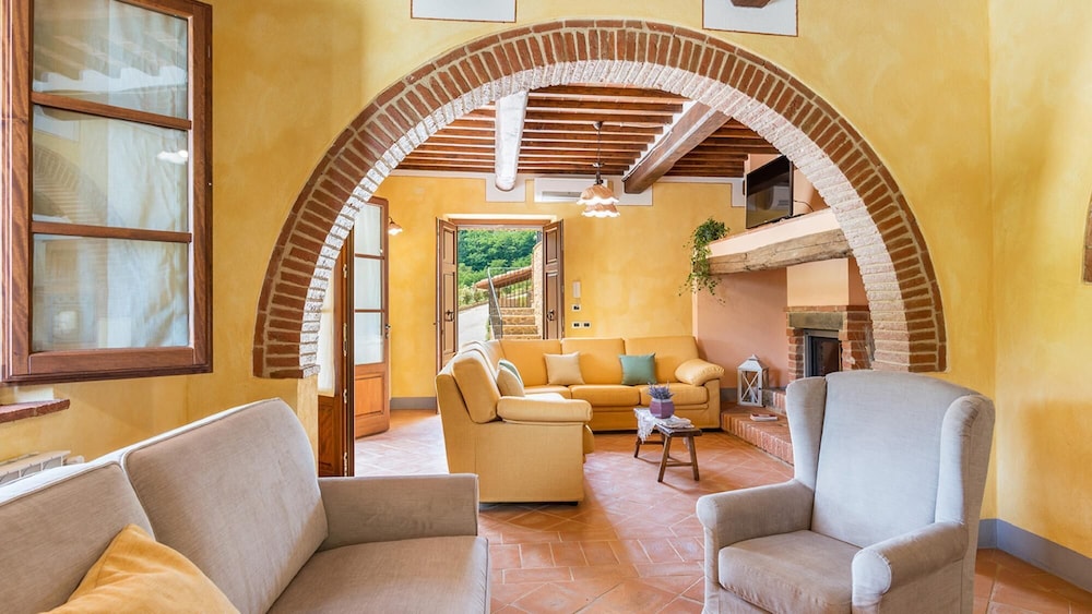 Il Casale Di Manuele 12 Emma Villas — 4-Star Luxury Hotel in Montepulciano, Italy