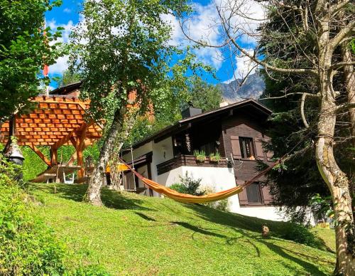 Töniberg Lounge - carbon neutral hotel in Unknown City