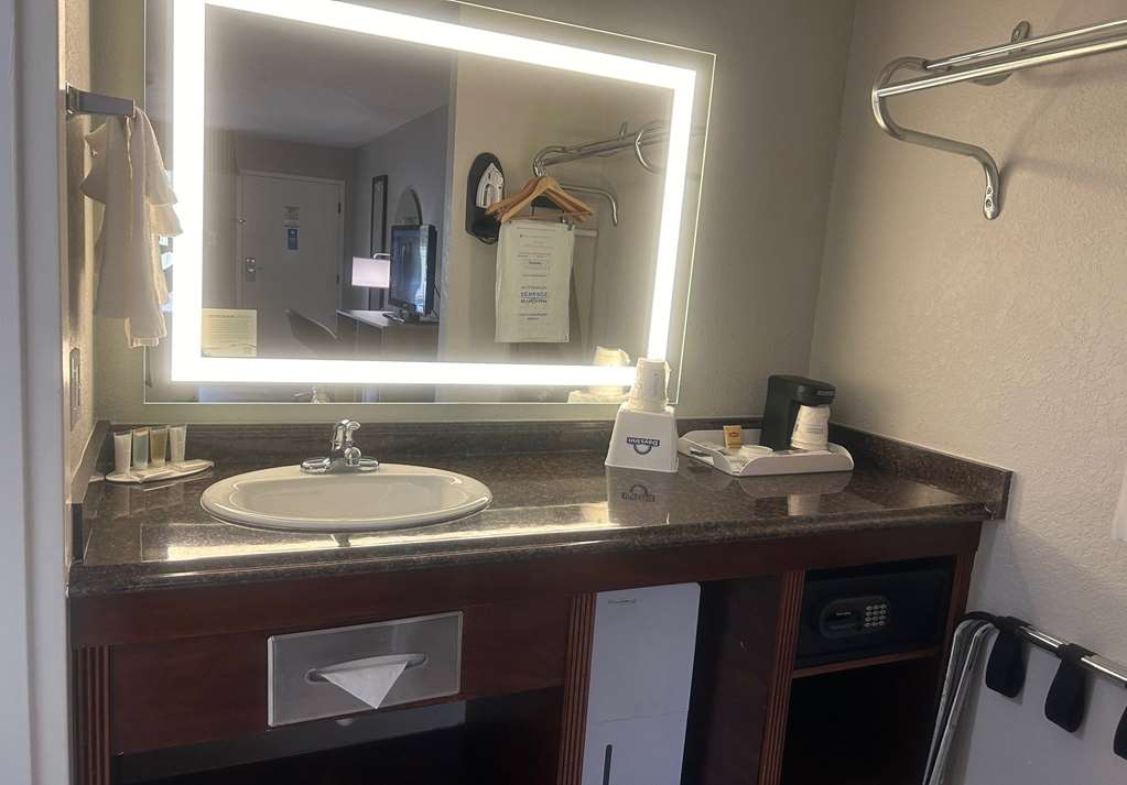 Days Inn by Wyndham Port Charlotte Punta Gorda - photo 20