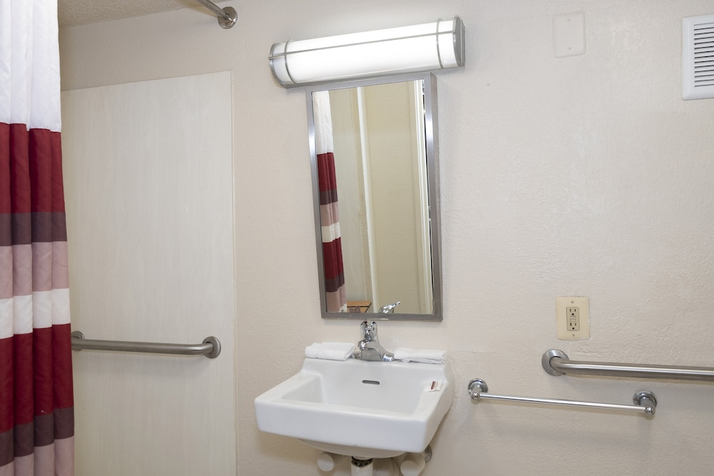 Red Roof Inn Washington DC Lanham - photo 20