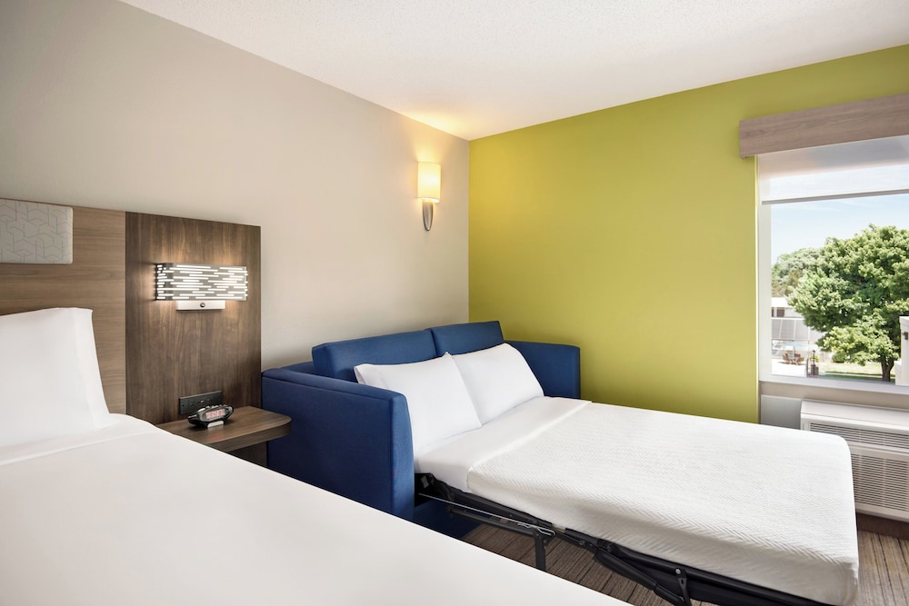 Holiday Inn Express Hotel & Suites Fredericksburg by IHG - photo 22
