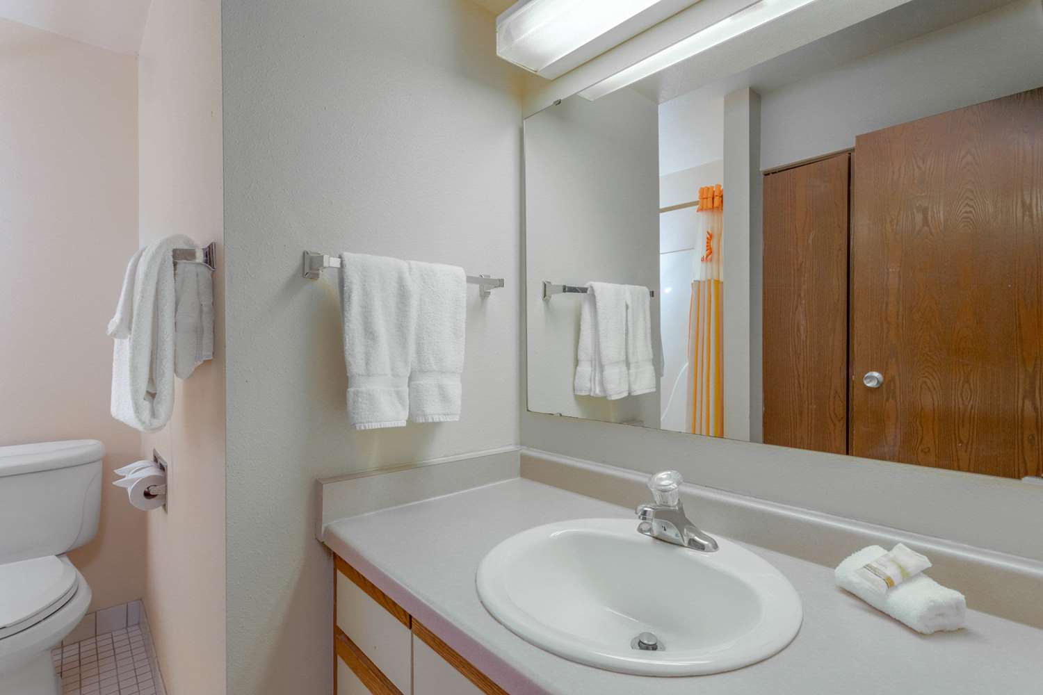 Norwood Inn & Suites Indianapolis East Post Drive - photo 37